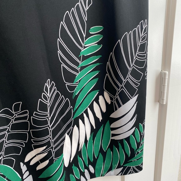 Woman’s INC stretchy skirt XL - Picture 4 of 6